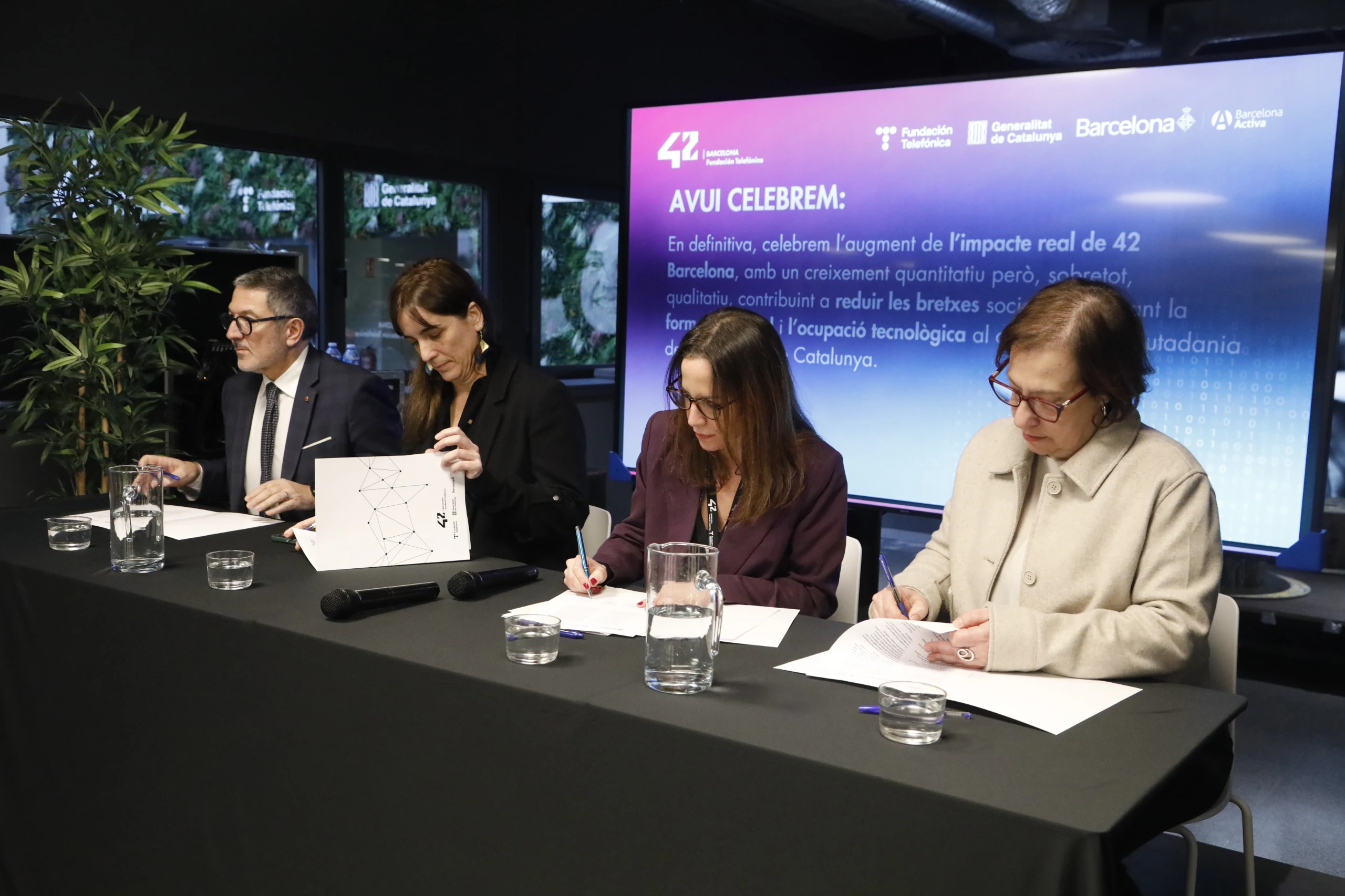 From left to right: Miquel Sàmper, Minister of Business and Labor; Núria Montserrat, Minister of Research and Universities; Isabel Salazar, general manager of Fundación Telefónica and Raquel Gil, fifth Mayor and president of Barcelona Activa.